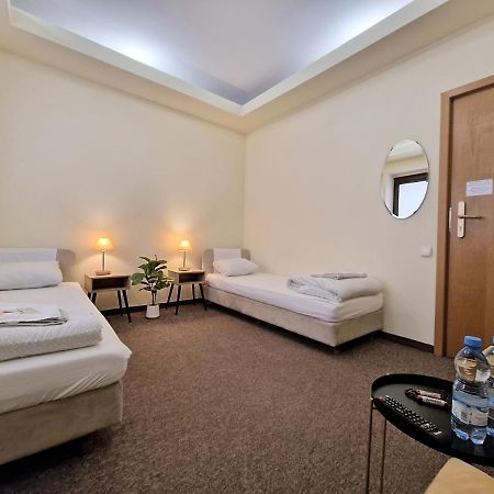 Helvetia Plus B&B - Private Rooms And Apartments Warszawa Eksteriør billede