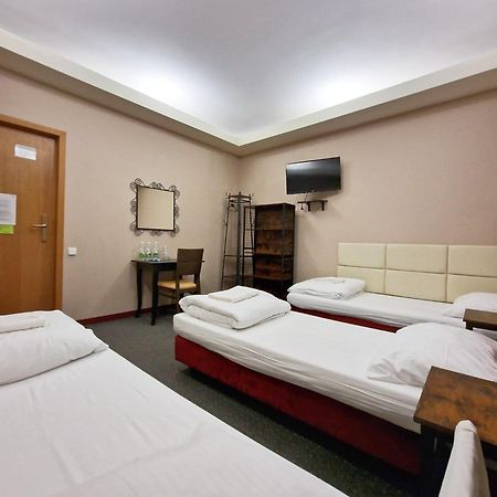 Helvetia Plus B&B - Private Rooms And Apartments Warszawa Eksteriør billede