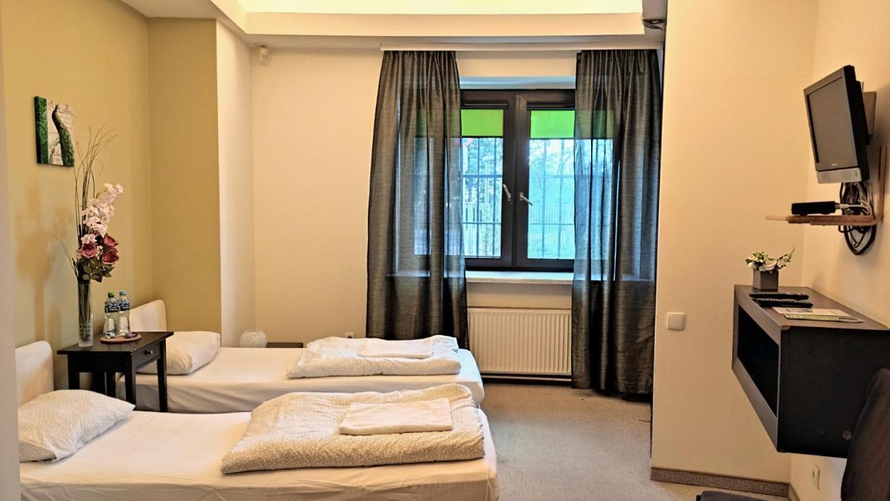 Helvetia Plus B&B - Private Rooms And Apartments Warszawa Eksteriør billede
