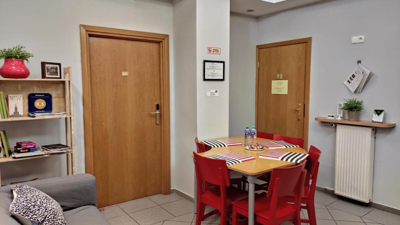 Helvetia Plus B&B - Private Rooms And Apartments Warszawa Eksteriør billede