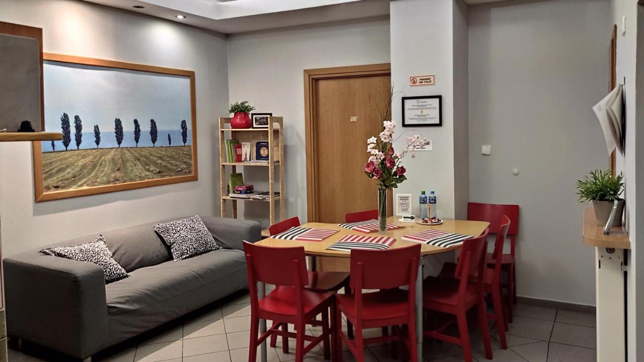 Helvetia Plus B&B - Private Rooms And Apartments Warszawa Eksteriør billede