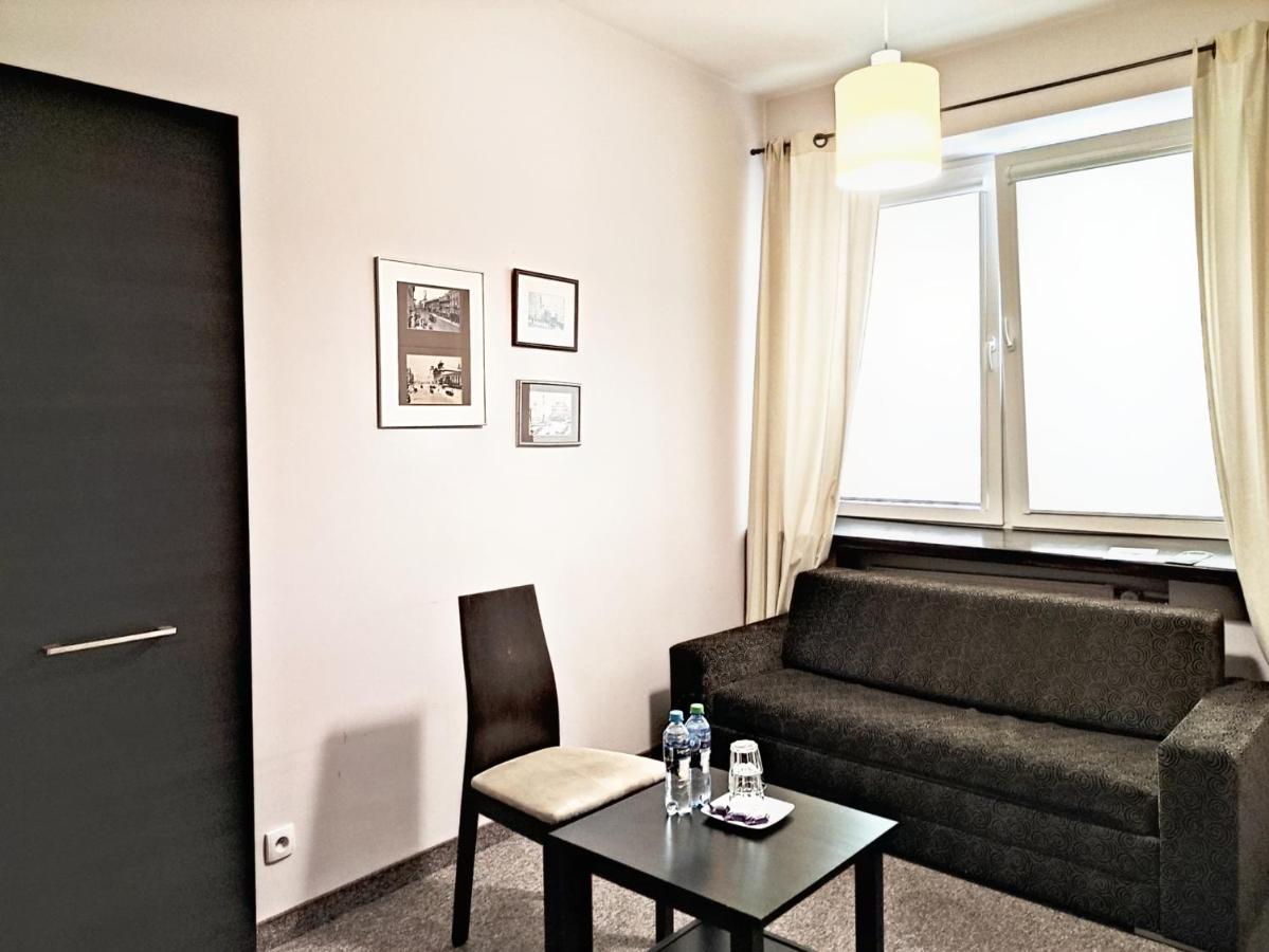 Helvetia Plus B&B - Private Rooms And Apartments Warszawa Eksteriør billede