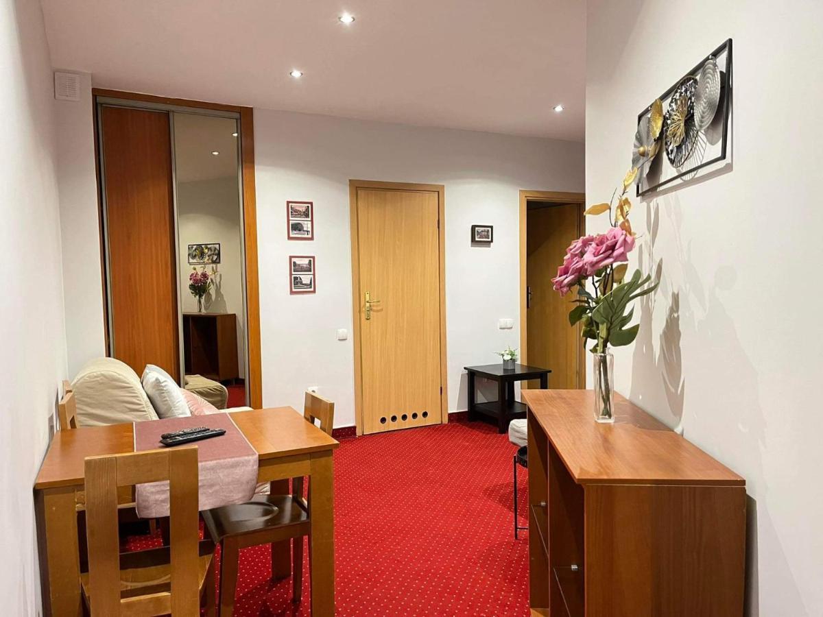 Helvetia Plus B&B - Private Rooms And Apartments Warszawa Eksteriør billede