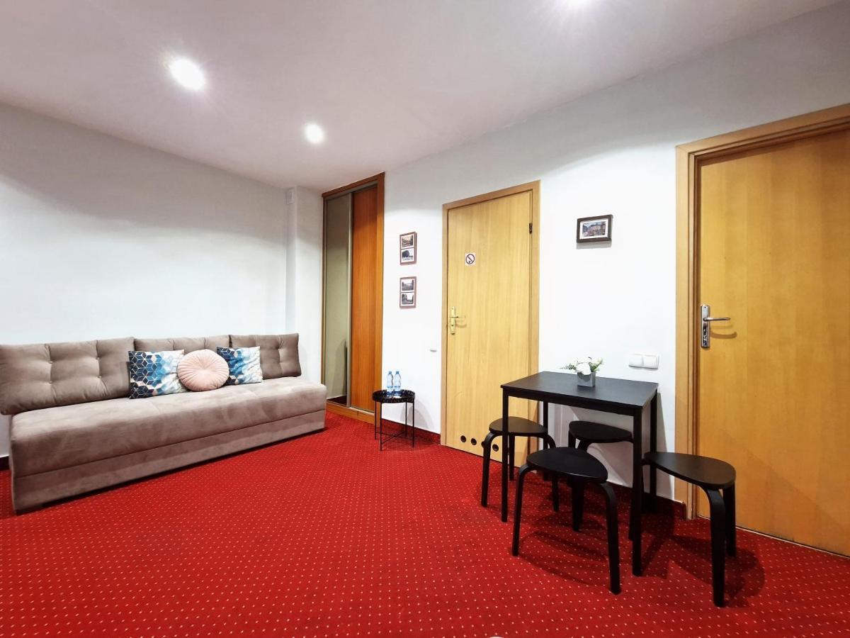 Helvetia Plus B&B - Private Rooms And Apartments Warszawa Eksteriør billede