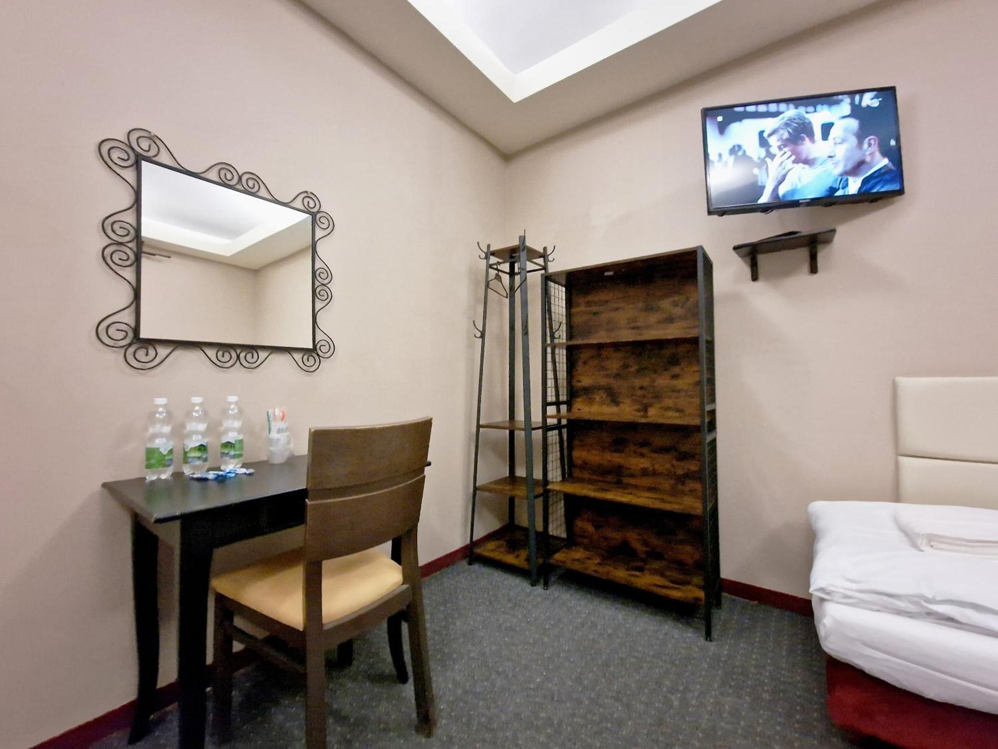 Helvetia Plus B&B - Private Rooms And Apartments Warszawa Eksteriør billede