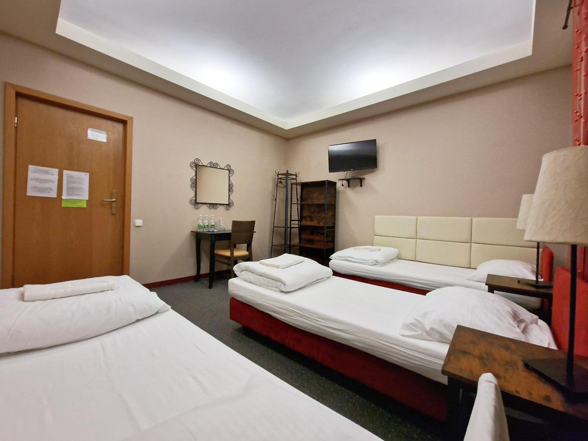 Helvetia Plus B&B - Private Rooms And Apartments Warszawa Eksteriør billede
