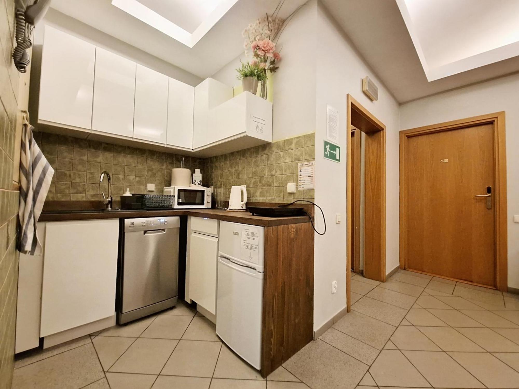 Helvetia Plus B&B - Private Rooms And Apartments Warszawa Eksteriør billede