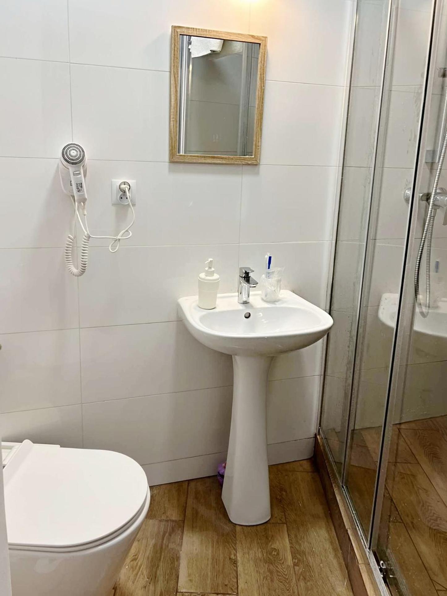 Helvetia Plus B&B - Private Rooms And Apartments Warszawa Eksteriør billede